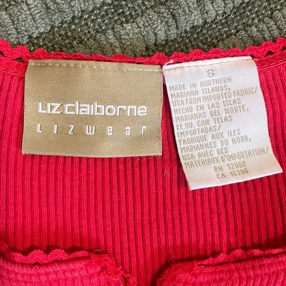LIZ CLAIBORNE RED RIBBED BUTTON TOP S - Picture 3 of 4